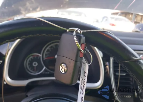 2013 Volkswagen Beetle 2.5L из США, поврежденный, VIN 3VW5X7ATXDM832626